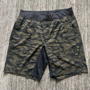 Lululemon T.H.E. Short 9" inseam *Linerless, Size XL, Camo pattern